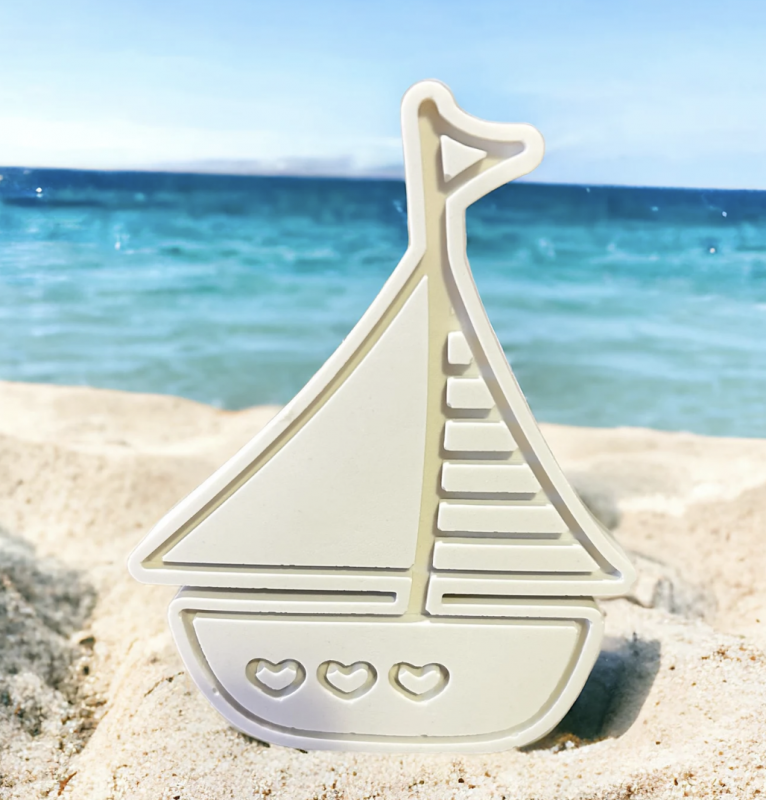 Segelboot mit drei Herzen 15 cm