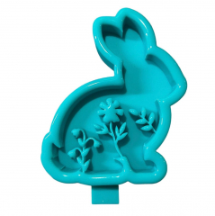 Hase mit Blümchenmuster